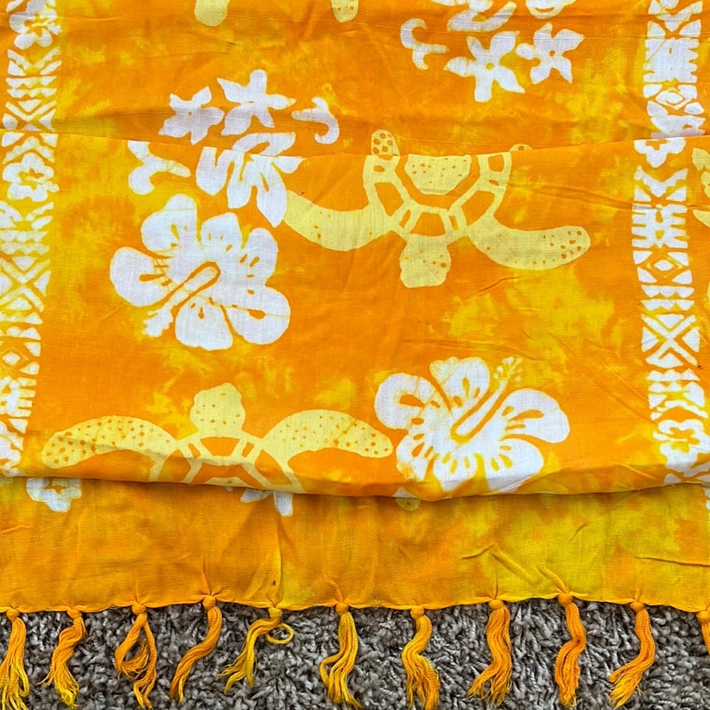 HAWAIIAN LIGHT SCARF